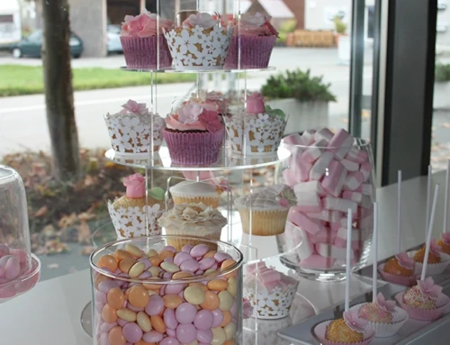 Hochzeitstorte mit Cupcakes